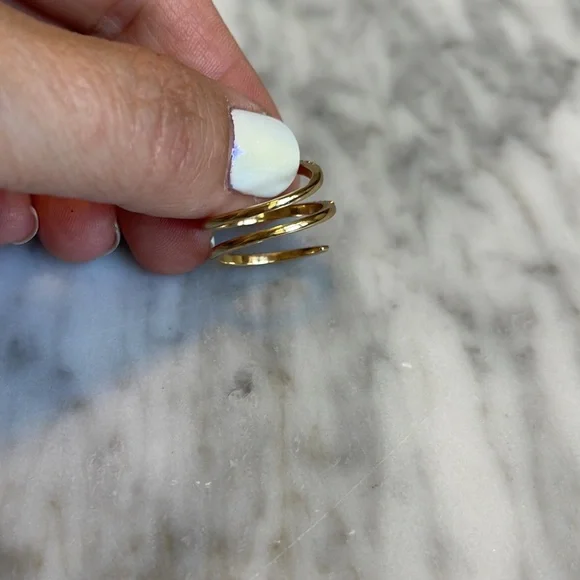 Gold bendable ring - Picture 3 of 4